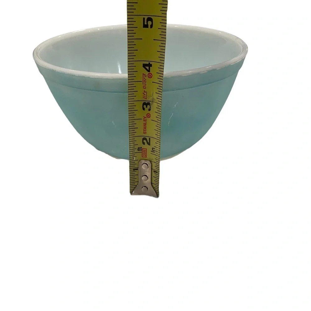 Pyrex Robin’s Egg Turquoise Blue Mixing Bowl 402 1.5 Quart Mid Century Modern